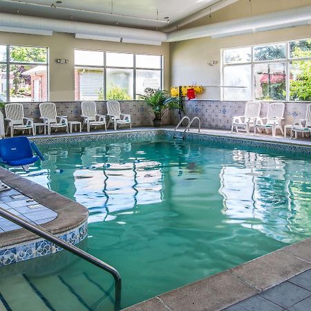 Quality Inn & Suites Ann Arbor Hwy 23 Bagian luar foto