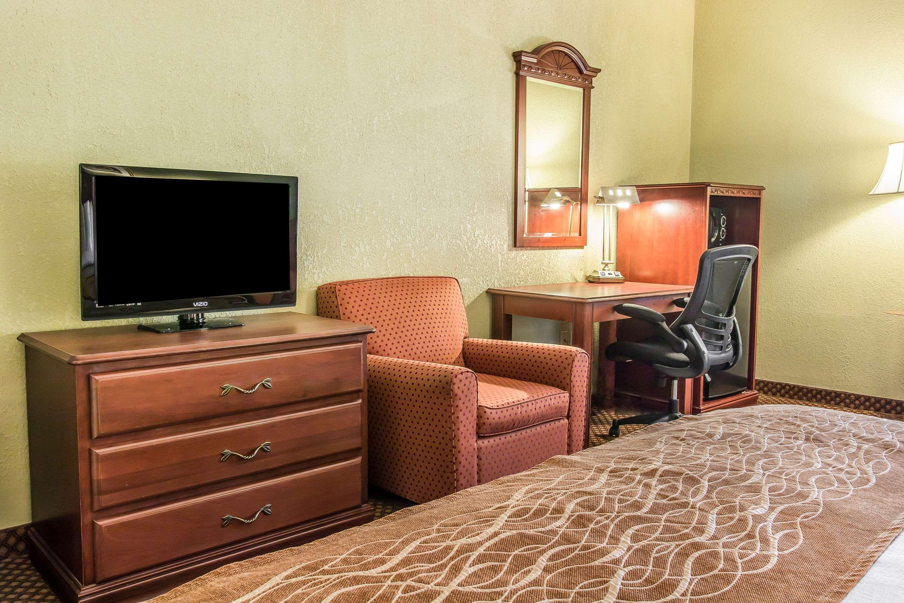 Quality Inn & Suites Ann Arbor Hwy 23 Bagian luar foto