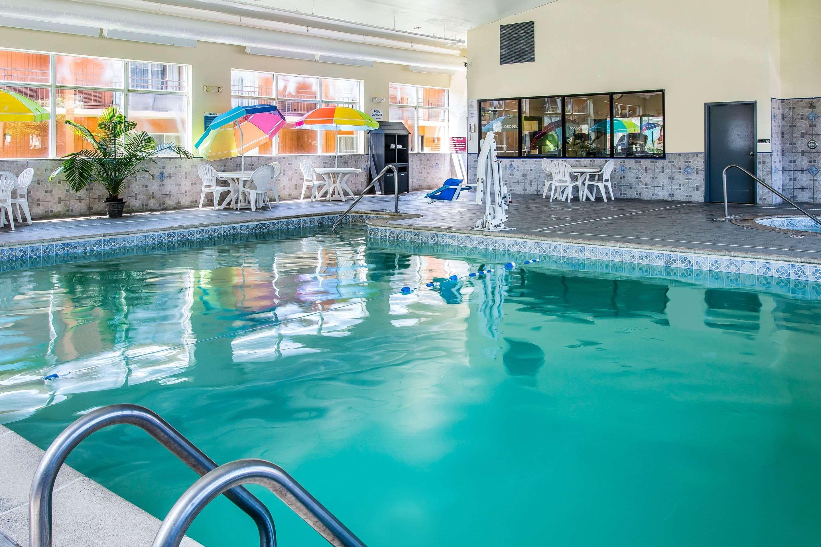 Quality Inn & Suites Ann Arbor Hwy 23 Bagian luar foto