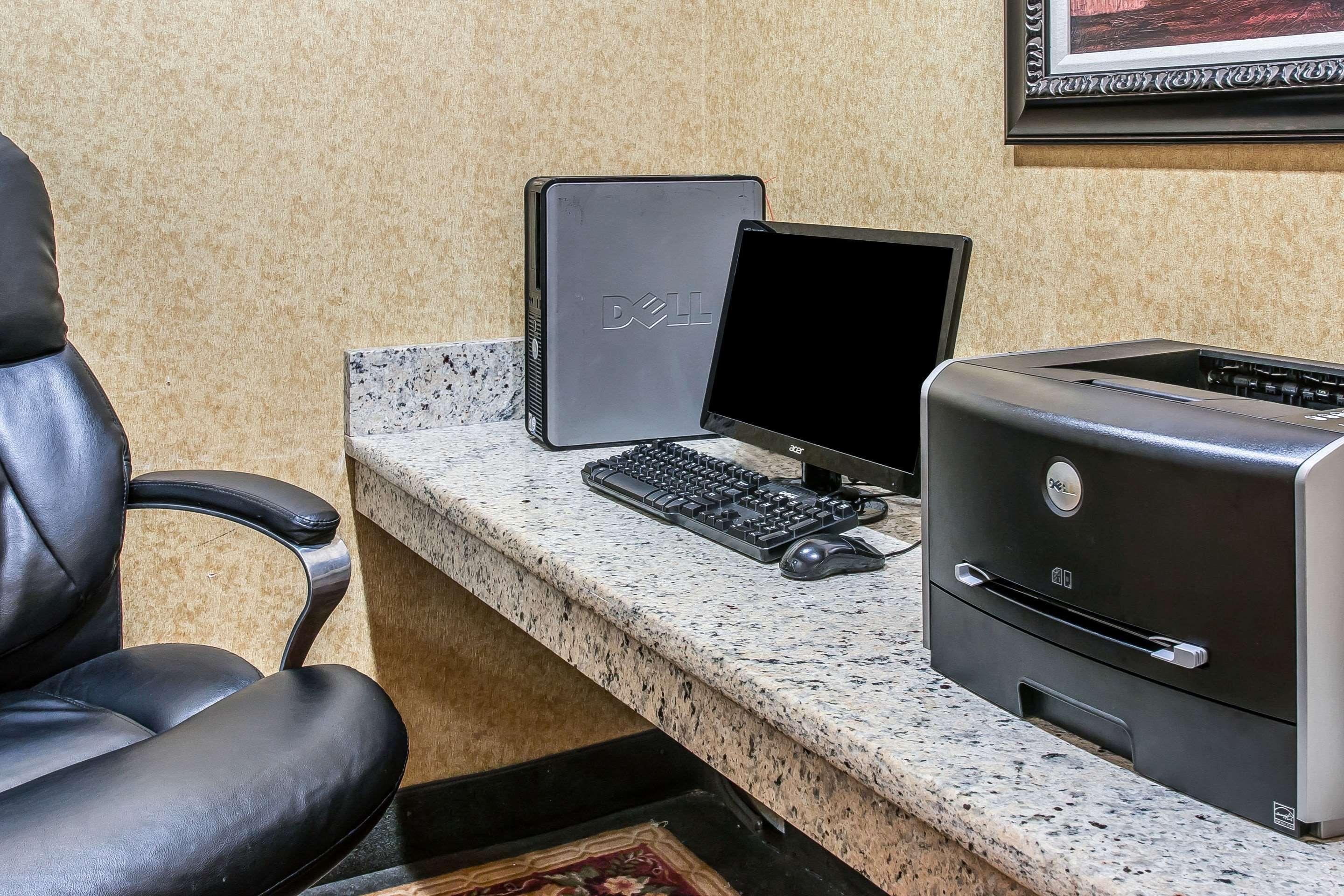 Quality Inn & Suites Ann Arbor Hwy 23 Bagian luar foto