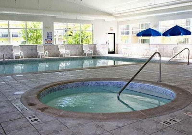 Quality Inn & Suites Ann Arbor Hwy 23 Bagian luar foto